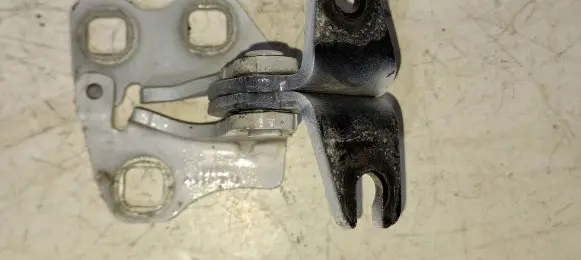 Tesla Model 3 Front door upper hinge Z6LL7 76413 1780803