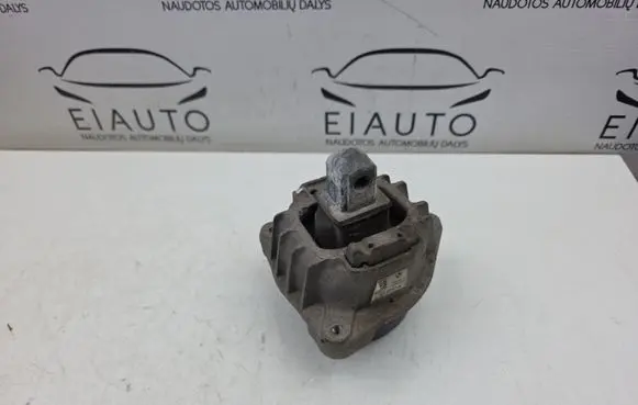 BMW 5 GT F07 Engine mount bracket 6777371
