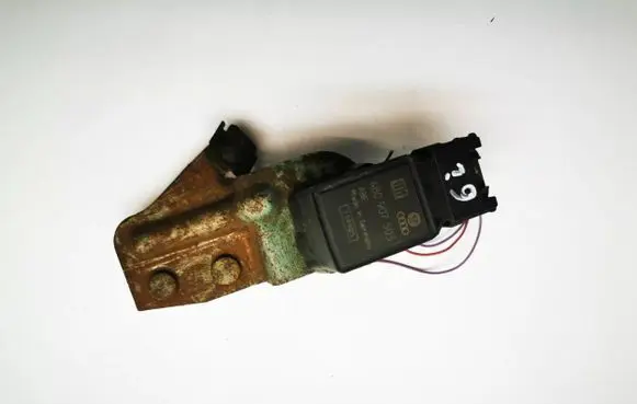Headlight/headlamp level sensor