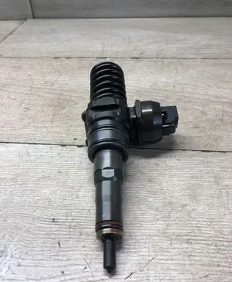 Skoda Roomster (5J) Fuel injector 038130073