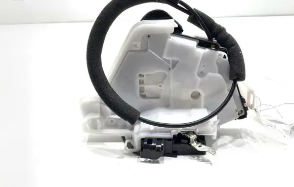 Nissan Qashqai J12 Front door lock 