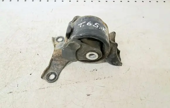 Honda FR-V Engine mount bracket