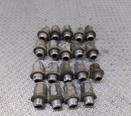 Toyota Avensis T250 Nuts/bolts 