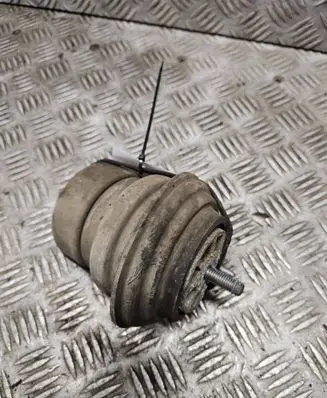 Engine mount bracket