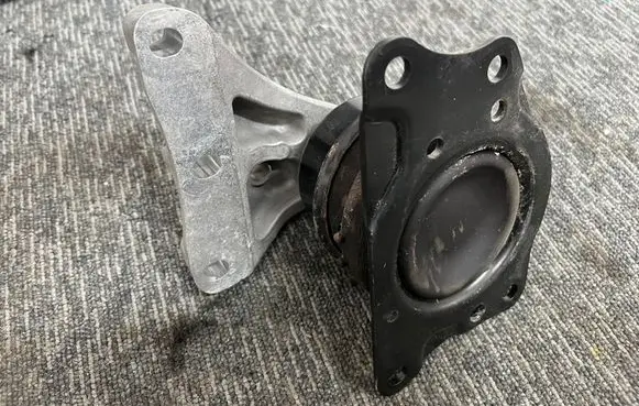 Volkswagen Polo V 6R Engine mount bracket 6Q0199262BF 6C0199167B 6R0199185A