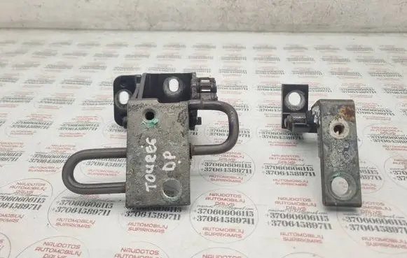 Volkswagen Touareg I Front door hinge set 7L0831412A