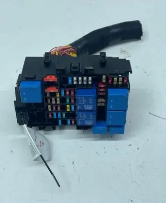 Renault Clio V Fuse module 63570069 243805499R 01R01SRHY