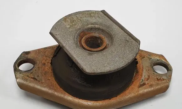 Alfa Romeo GT Gearbox mount 7652240