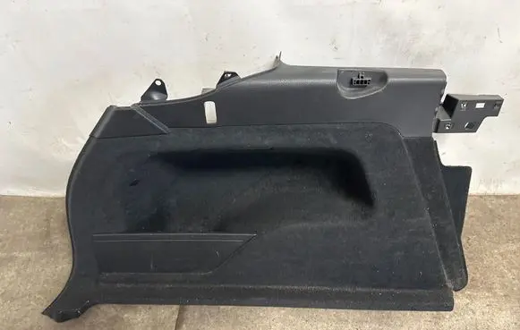 Volkswagen Touareg II Trunk/boot side trim panel 7P6863819 1812010