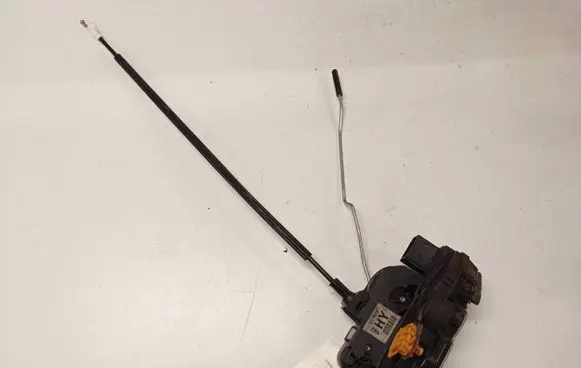 Opel Insignia A Front door lock 13579518