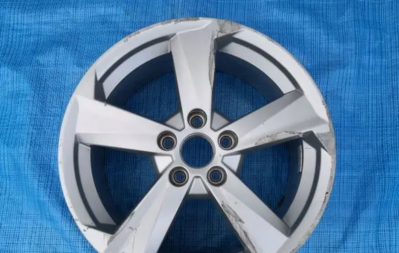 Audi Q2 - R17 alloy rim 81A601025B