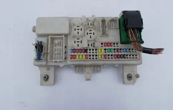 Mazda 3 I Fuse module modubsi519197024