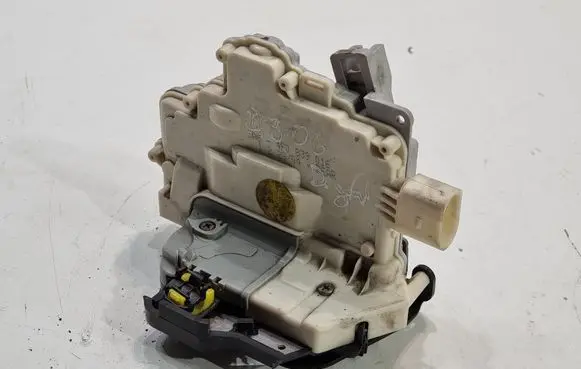 Audi A3 S3 A3 Sportback 8P Rear door lock 4F0839016