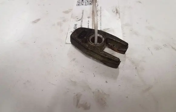Renault Megane III Fuel Injector clamp holder