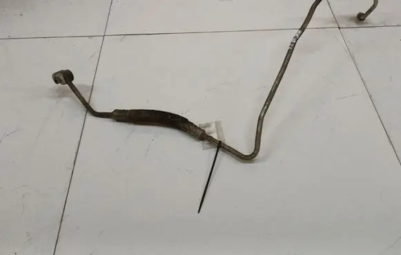 Volkswagen Touran I Air conditioning (A/C) pipe/hose 