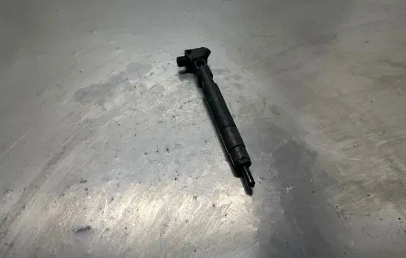 Mercedes-Benz E W212 Fuel injector A6510704987