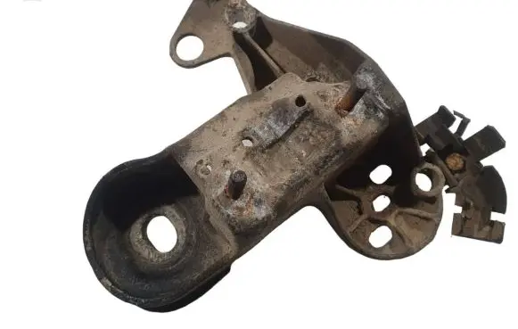 Volkswagen PASSAT B5 Engine mounting bracket 4B0199352