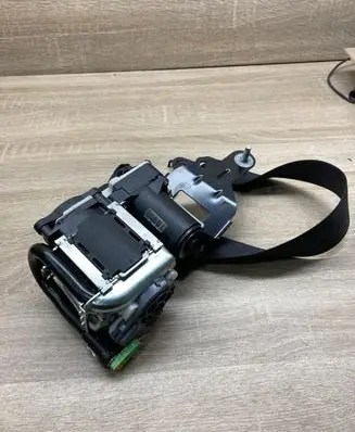 Mercedes-Benz C W204 Front seatbelt 621933200B A2048602485 RIGHTSIDE