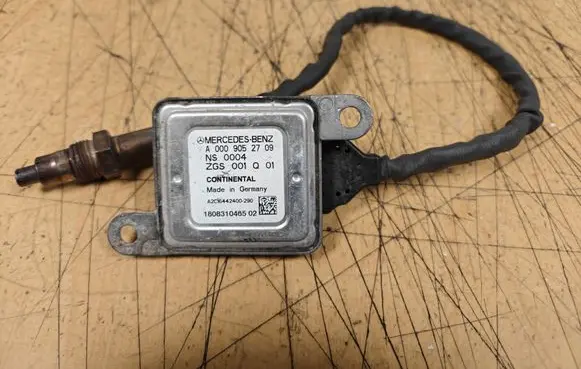 Mercedes-Benz S W222 Lambda probe sensor A0009052709