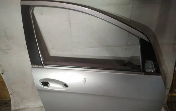 Mercedes-Benz A W169 Front door pilkos