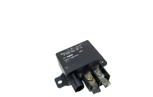Mercedes-Benz E W211 Charging relay A0025423819