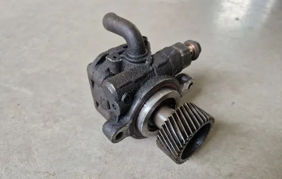 Mazda BT-50 Power steering pump