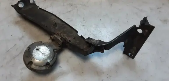 Audi A4 S4 B8 8K Fender mounting bracket 8K0821136A