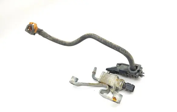 Toyota Yaris XP210 Fuel pressure sensor S945833041 33041