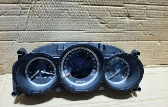 Mercedes-Benz CLS C218 AMG Tachometer A2189008302