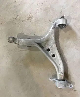 Mercedes-Benz GL X166 Front lower control arm/wishbone 16603 A1663300107
