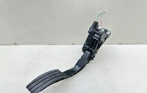 Renault Twingo II Accelerator throttle pedal 8200426238