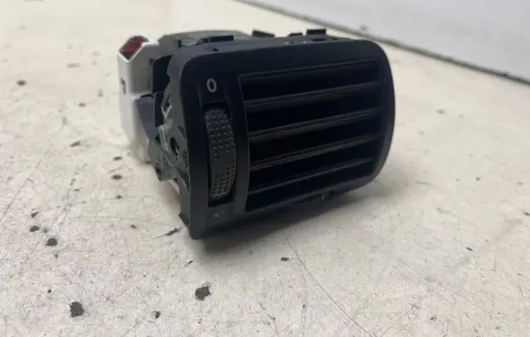 Volkswagen PASSAT B5.5 Dashboard side air vent grill/cover trim 3B0819704D