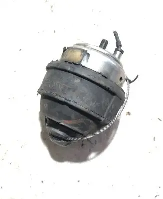 Volvo V70 Engine mount bracket