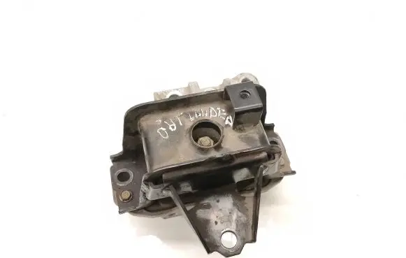 Mitsubishi Outlander Engine mount bracket