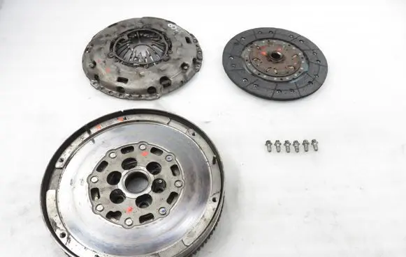 Fiat Sedici Dual mass flywheel 415024110 324039410 124037910