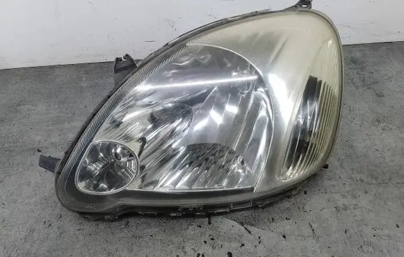 Toyota Yaris Headlight/headlamp 