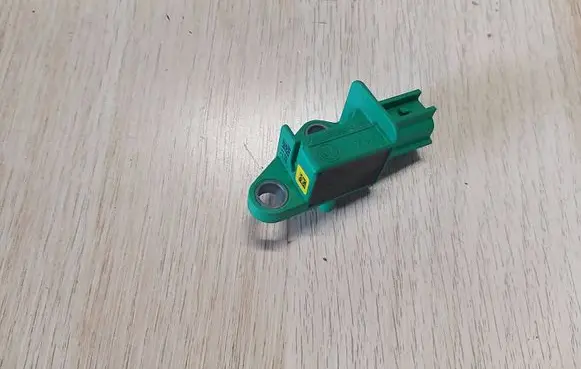 Volkswagen Touran II Airbag deployment crash/impact sensor 5M0909606A
