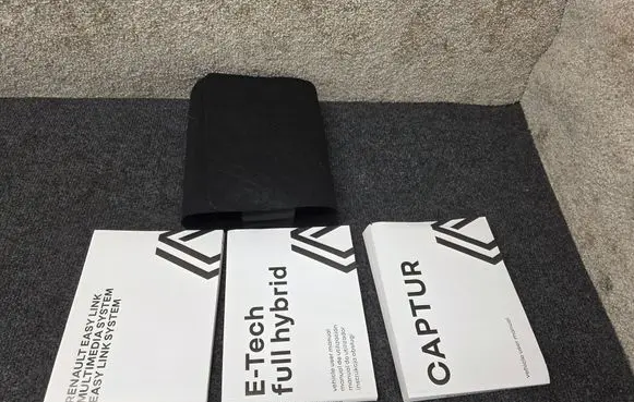 Renault Captur II Owners service history hand book 