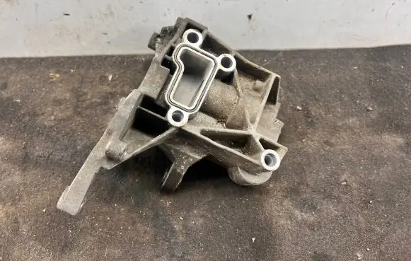 Audi Q7 4L Engine mounting bracket 059145169AA