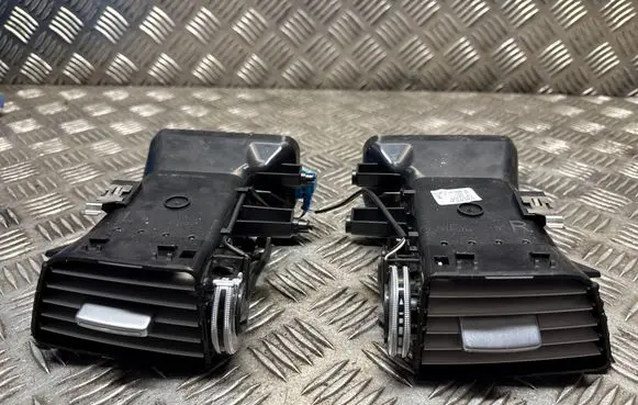 Mercedes-Benz E A207 Dash center air vent grill A2078300000