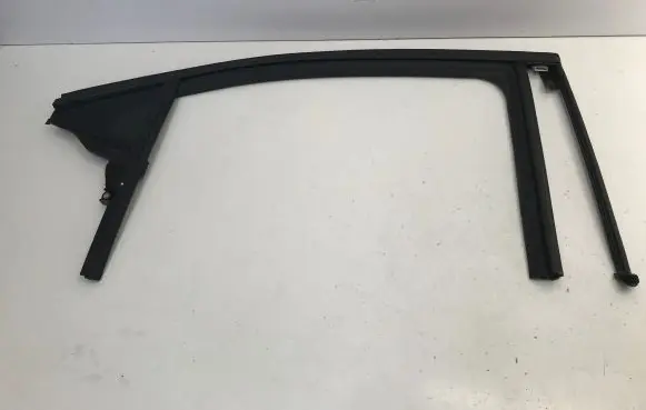 Opel Mokka B Rear vent window glass 9841966280
