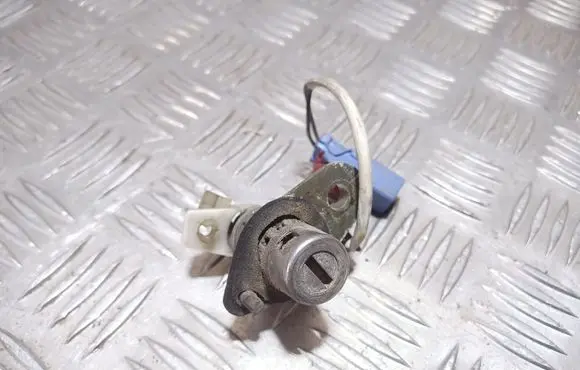Rover 620 Tailgate exterior lock 