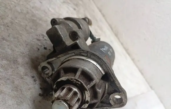 Volkswagen PASSAT B6 Starter motor 1005831320