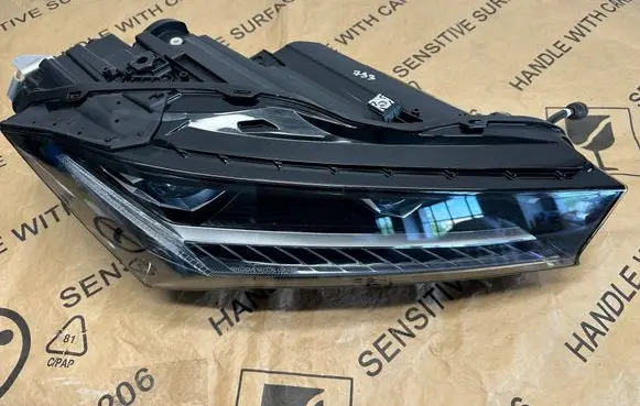 Skoda Superb B8 (3V) Headlight/headlamp 3P1941016B LF77310