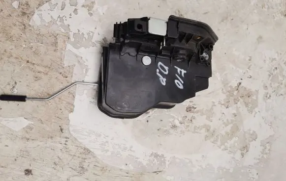 BMW 4 F32 F33 Front door lock 7202150