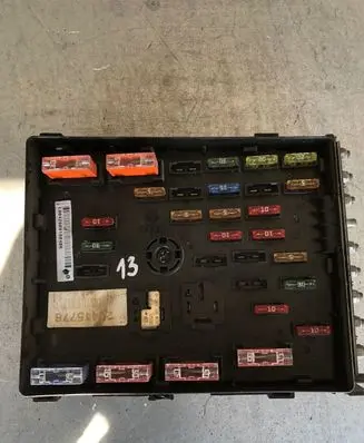 Volkswagen PASSAT B6 Fuse box set