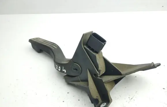 Ford Mondeo Mk III Accelerator throttle pedal 2S719F836DA