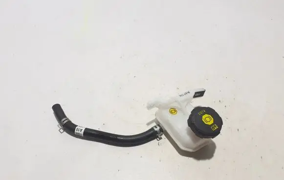 Brake fluid reservoir