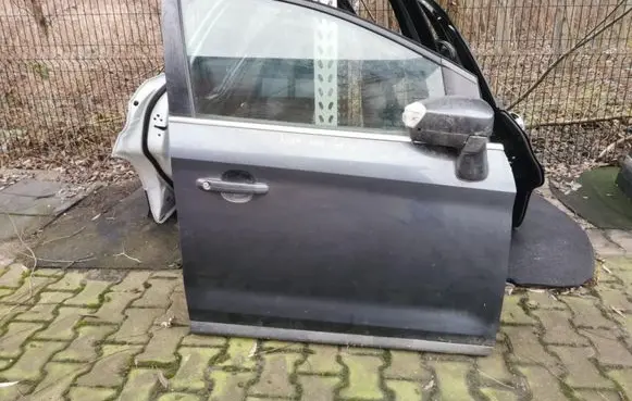 Ford Kuga I Front door