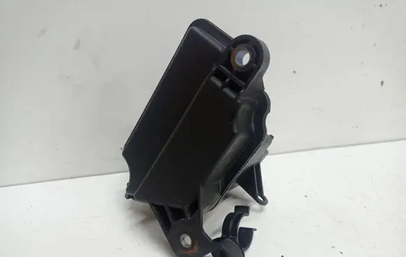 Vacuum air tank